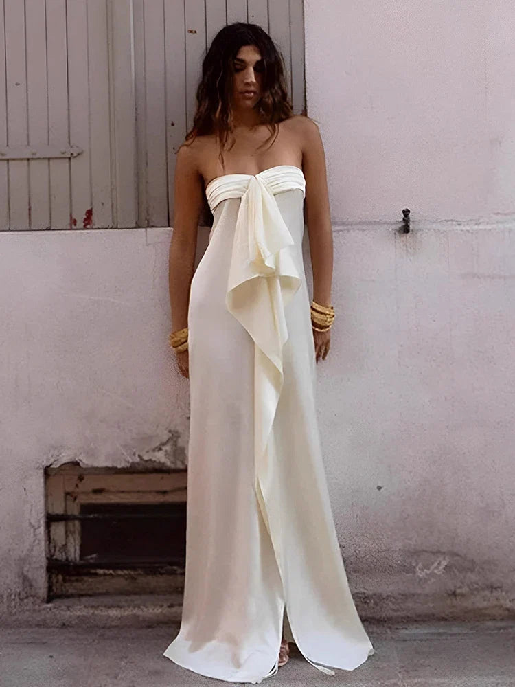 Ärmelloses Satin-Minikleid mit Raffungen und Schlitzsaum – Farbe Beige