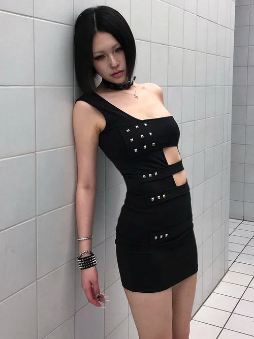 Ärmelloses Minikleid mit Nietenoptik und asymmetrischem Ausschnitt